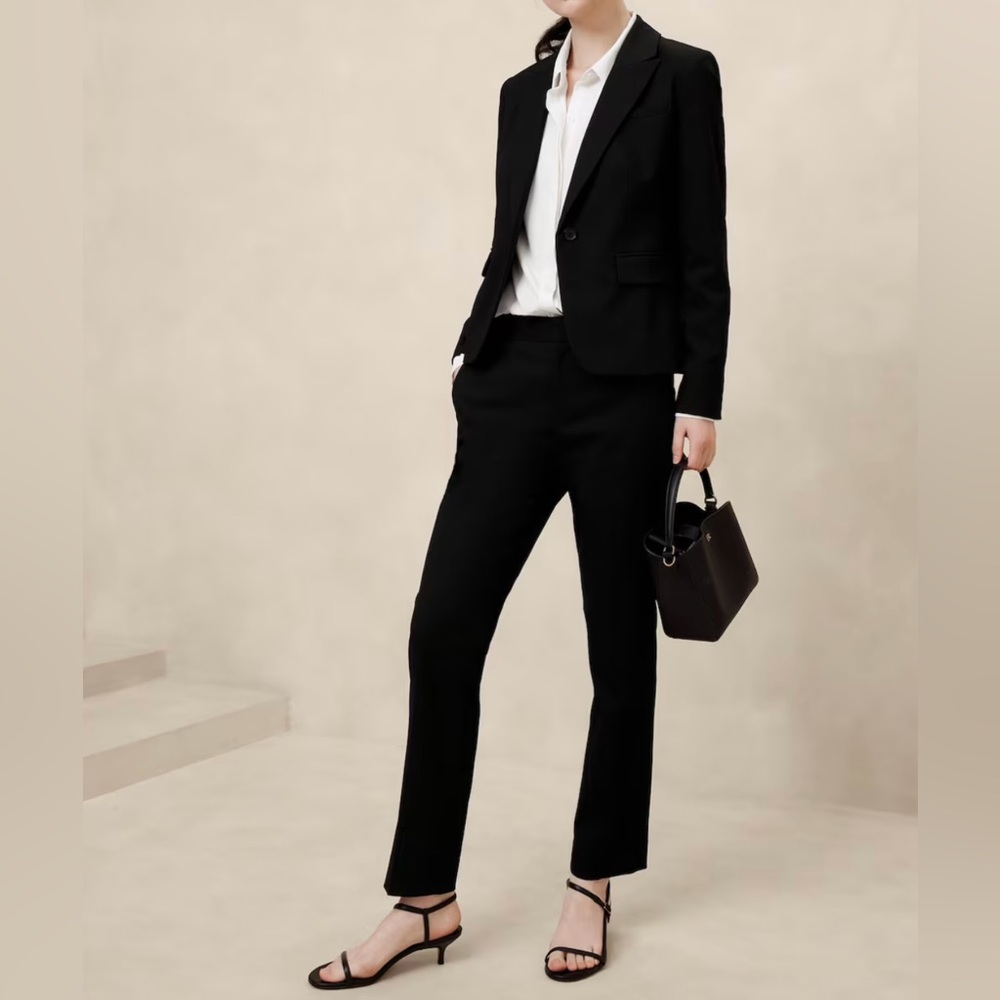 Banana Republic 2P Suit. Petite. 
Jacket - Size 2 / Pants- Size 4 
Never worn!